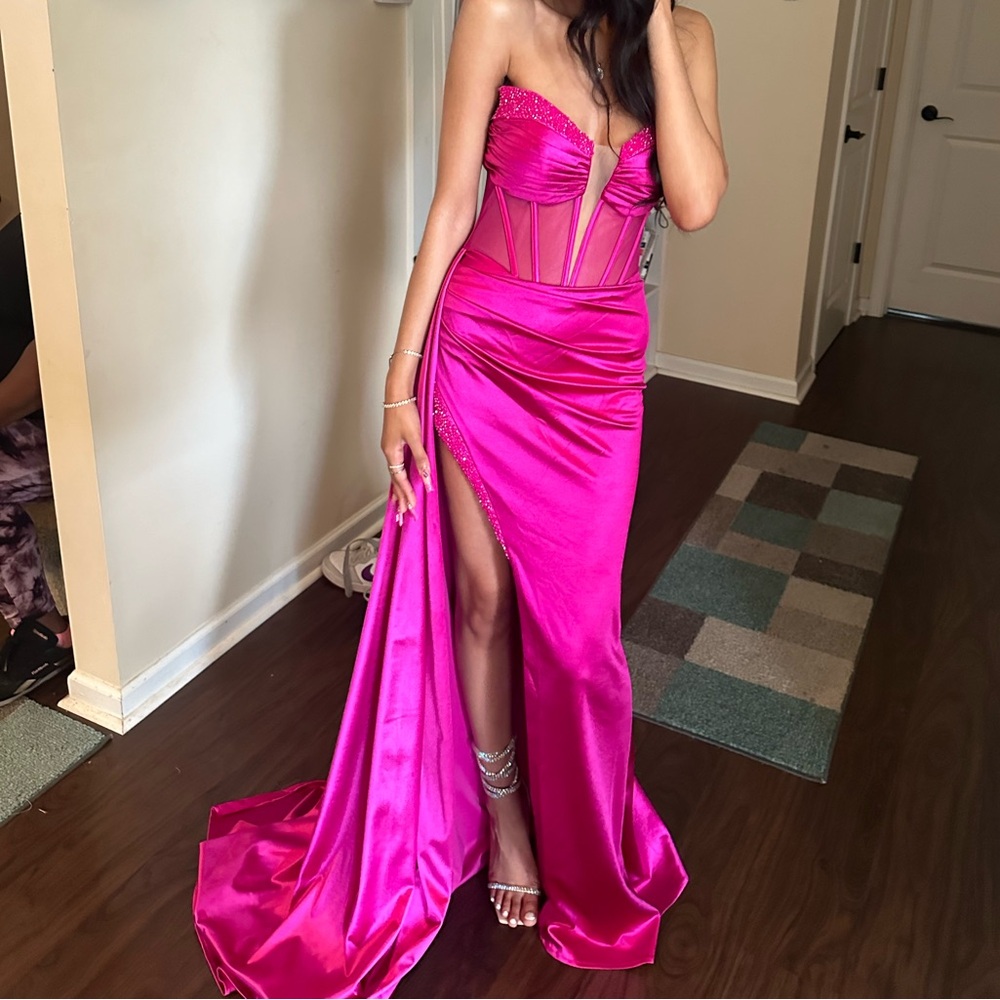 Magenta/pink sequined satin prom dress! With a slit & strapless.